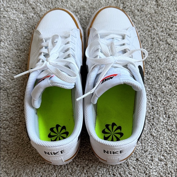 Nike Woman’s White and Tan Sneakers - Picture 3 of 10